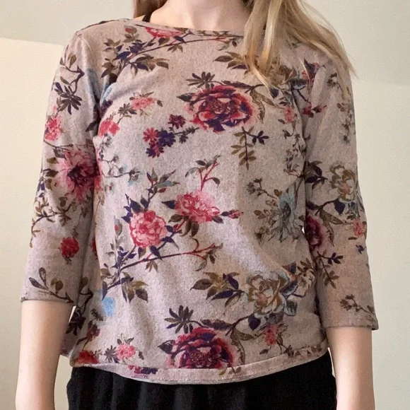 Floral top - Picture 1 of 1